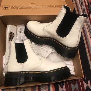 NEW NWOT Doc Marten’s White Leather Platform Chelsea Boots Unisex M8 L9
